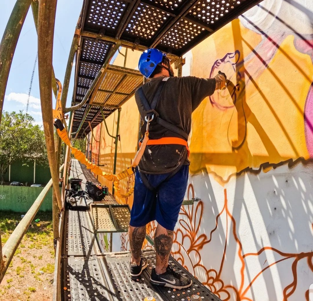 Circuito Muralha revitaliza predios públicos com pintura de grafiteiros no Recanto da Emas