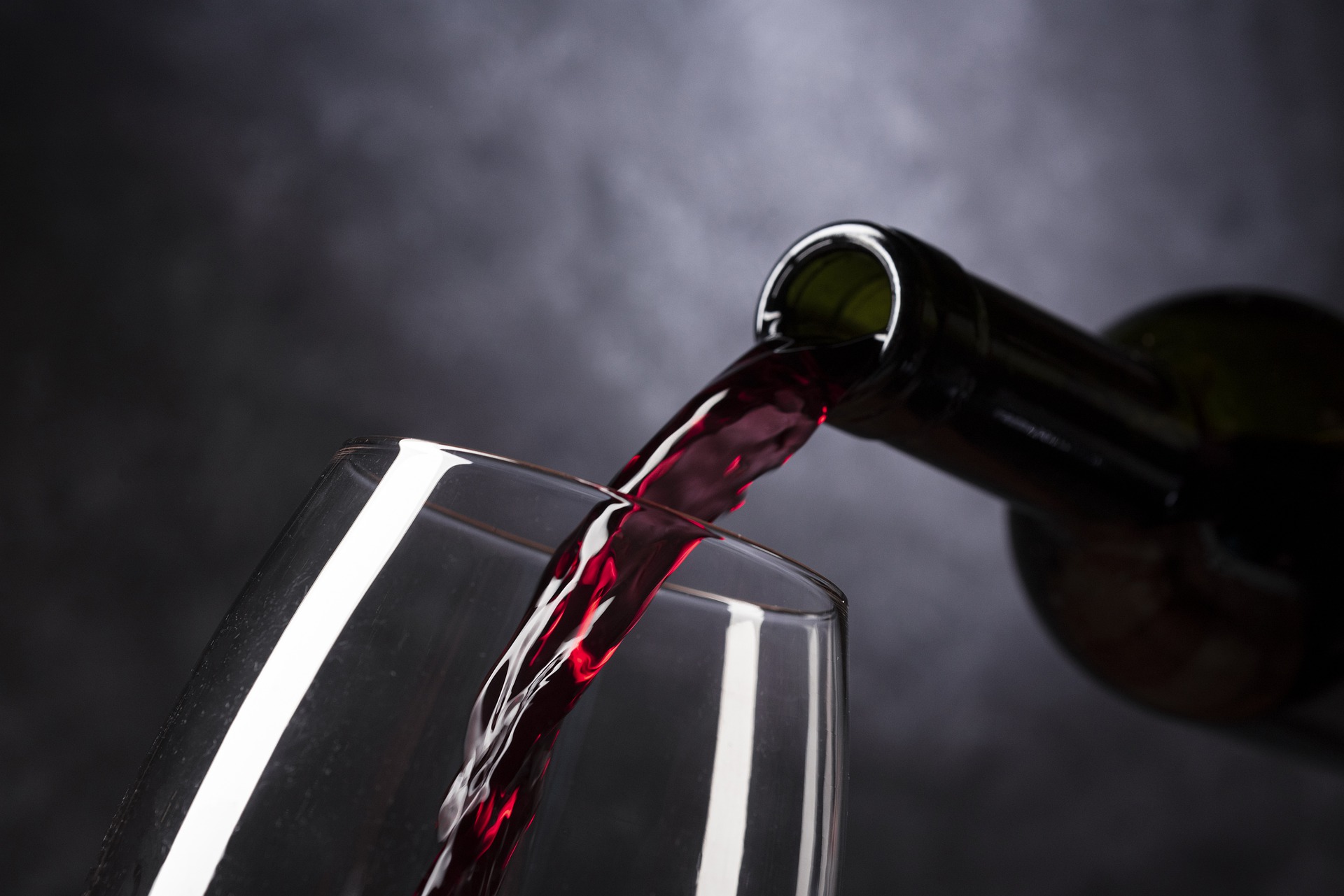 Adega Almeida oferece degustação de vinhos com harmonização
