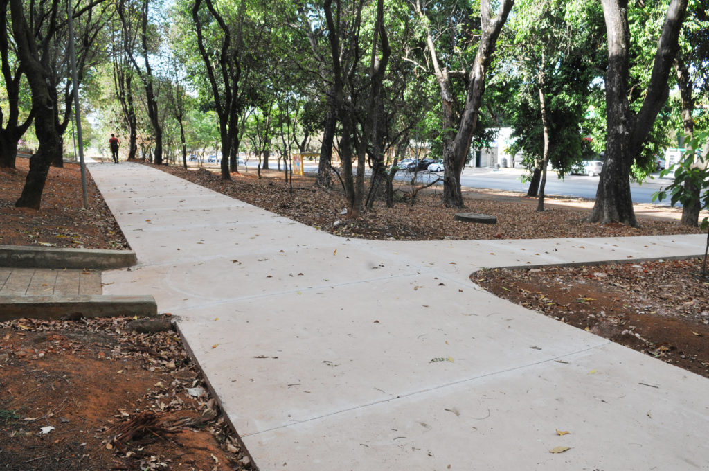 Novas calçadas, partes do contrato de recuperação das vias públicas do Distrito Federal, já estão sendo entregues