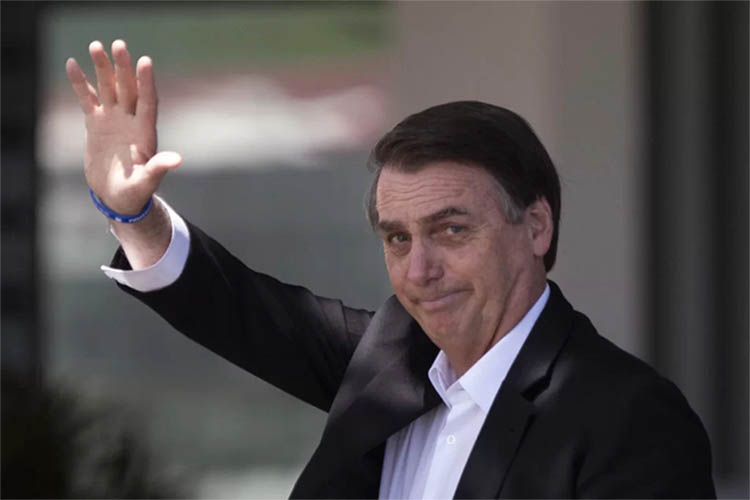 Três meses depois, Bolsonaro volta ao Brasil na próxima quinta-feira (30)