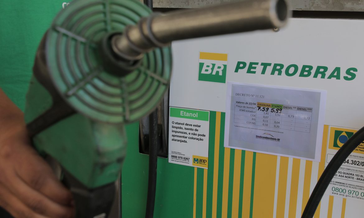 Economia Governo lança canal de denúncias sobre preço de combustíveis