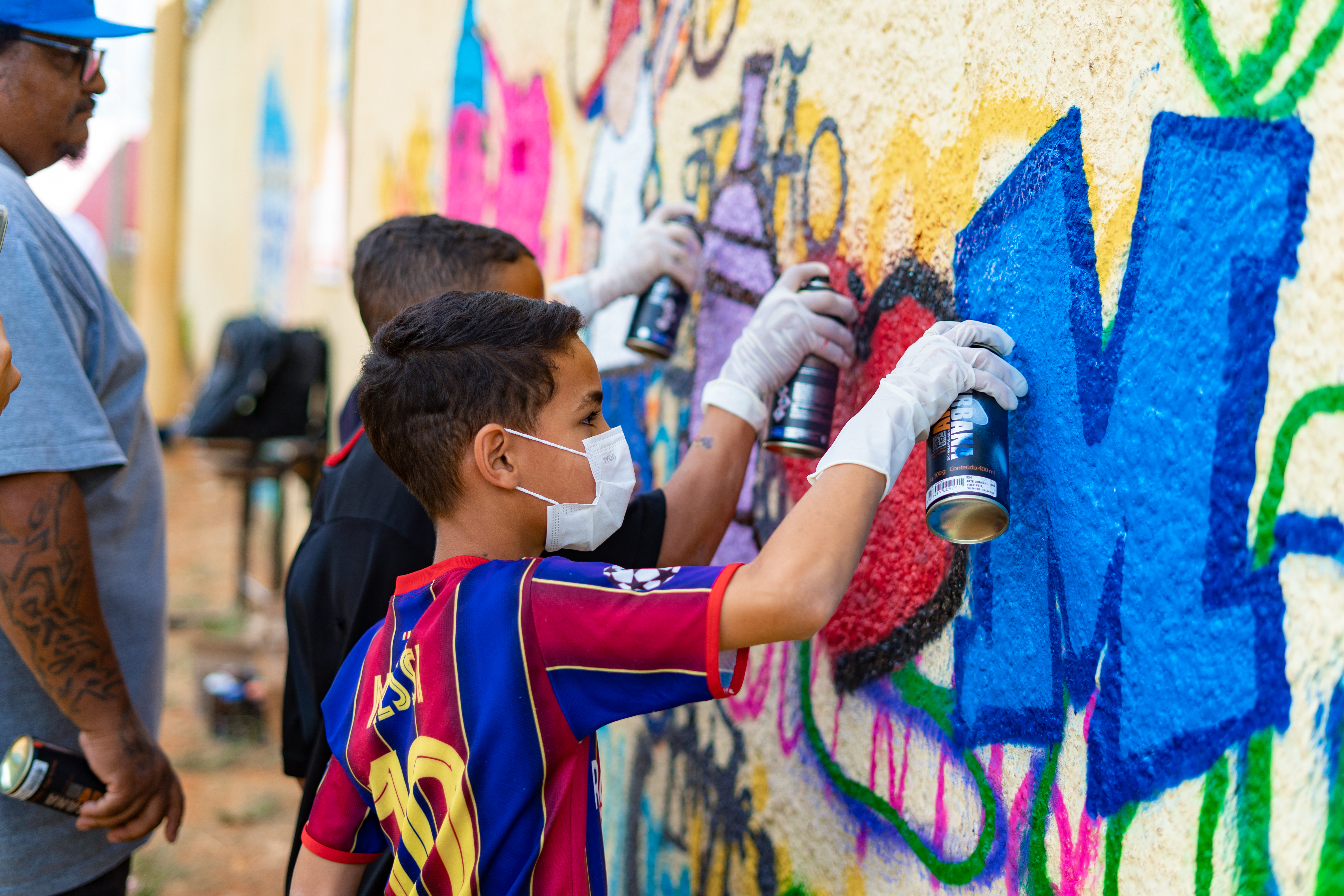 Projeto leva graffiti para escolas do DF